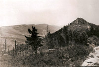 Vista de la cima del Urkulu en 1937. Una crestería de 374 metros fortificada por los zapadores vascos tras la pérdida del Bizkargi. (Fondo Ojanguren. Archivo General de Gipuzkoa).