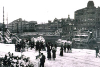 Vista del Puente de Isabel II volado en las primeras horas del 19 de junio de 1937 (Biblioteca Nacional).