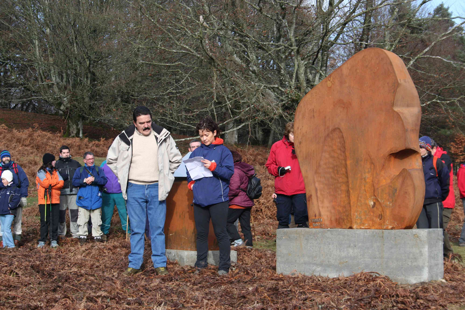 'Quiero un monumento', clamó durante años Sancho de Beurko y tras muchos años por fin llegó el reconocimiento institucional. Escultura de Joseba Estarta en el monte Albertia inaugurada durante los actos de homenaje del Gobierno Vasco a los que lucharon en la batalla de Villarreal (2 de diciembre del 2007)